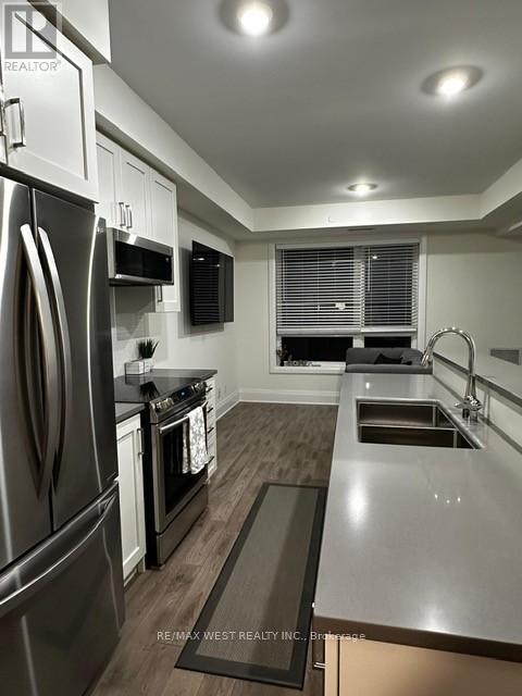 412 - 2 Adam Sellers Street, Markham, ON - Indoor Photo Showing Kitchen With Double Sink