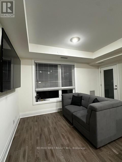 412 - 2 Adam Sellers Street, Markham, ON - Indoor