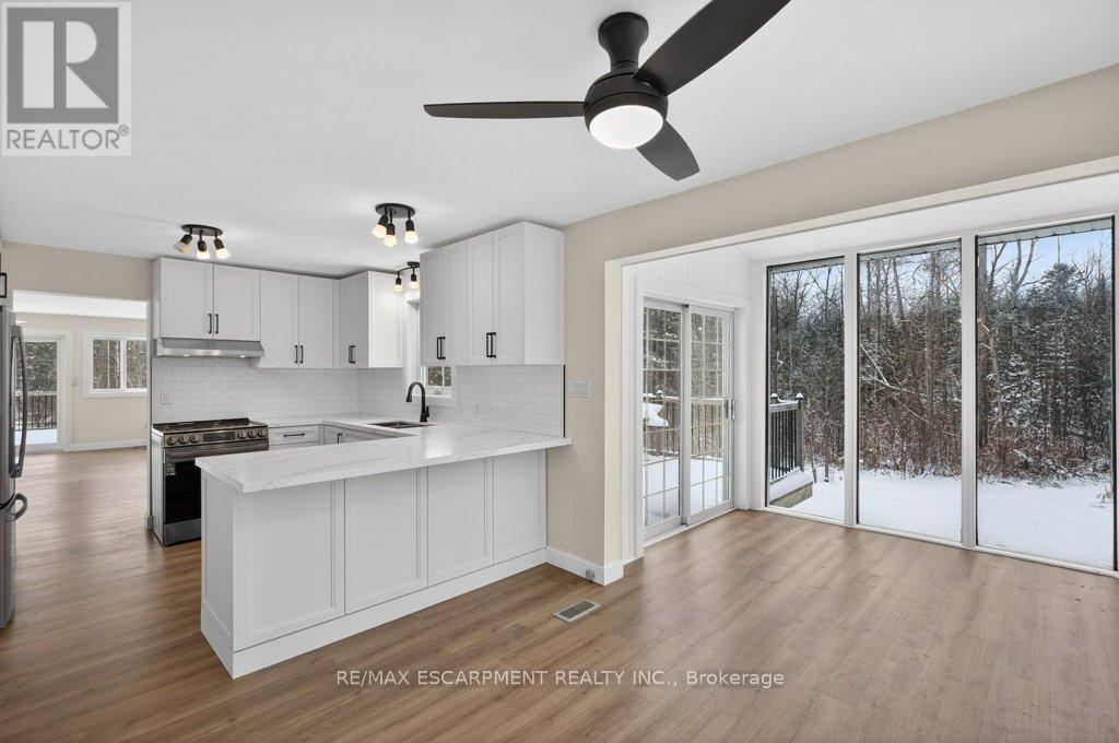 7460 5Th Line, Essa, ON - Indoor Photo Showing Kitchen
