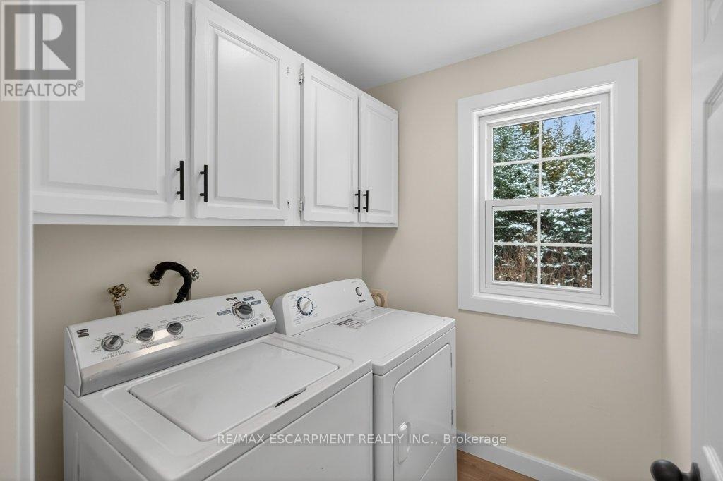 7460 5Th Line, Essa, ON - Indoor Photo Showing Laundry Room