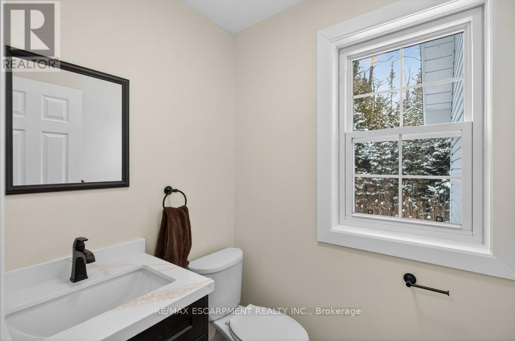 7460 5Th Line, Essa, ON - Indoor Photo Showing Bathroom