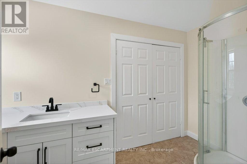 7460 5Th Line, Essa, ON - Indoor Photo Showing Bathroom