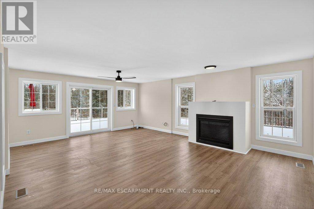 7460 5Th Line, Essa, ON - Indoor Photo Showing Living Room