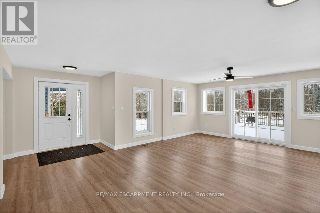 7460 5Th Line, Essa, ON - Indoor Photo Showing Living Room