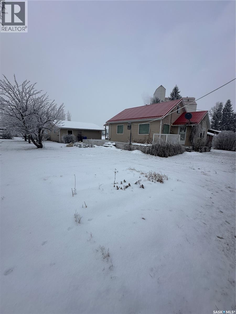 404 Railway Avenue W, Blaine Lake, SK - Outdoor