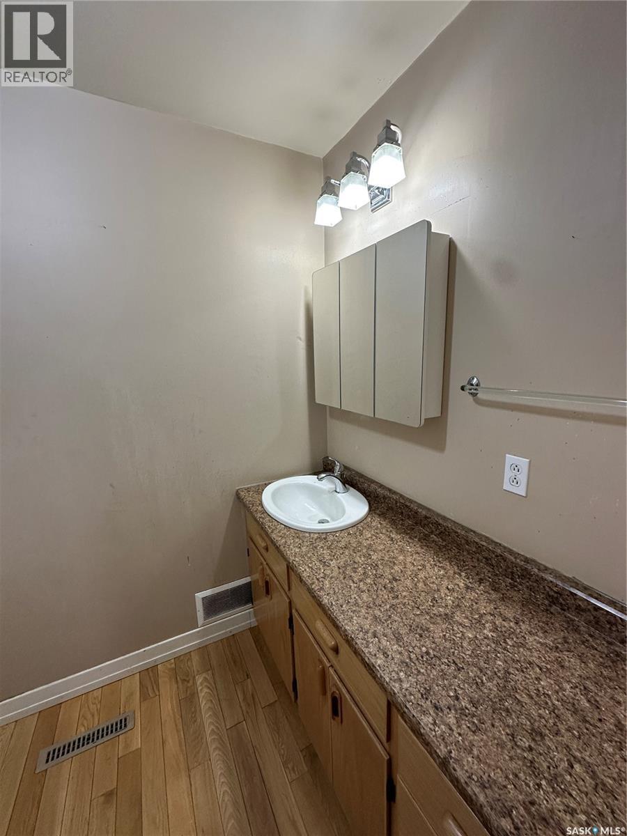 404 Railway Avenue W, Blaine Lake, SK - Indoor Photo Showing Bathroom