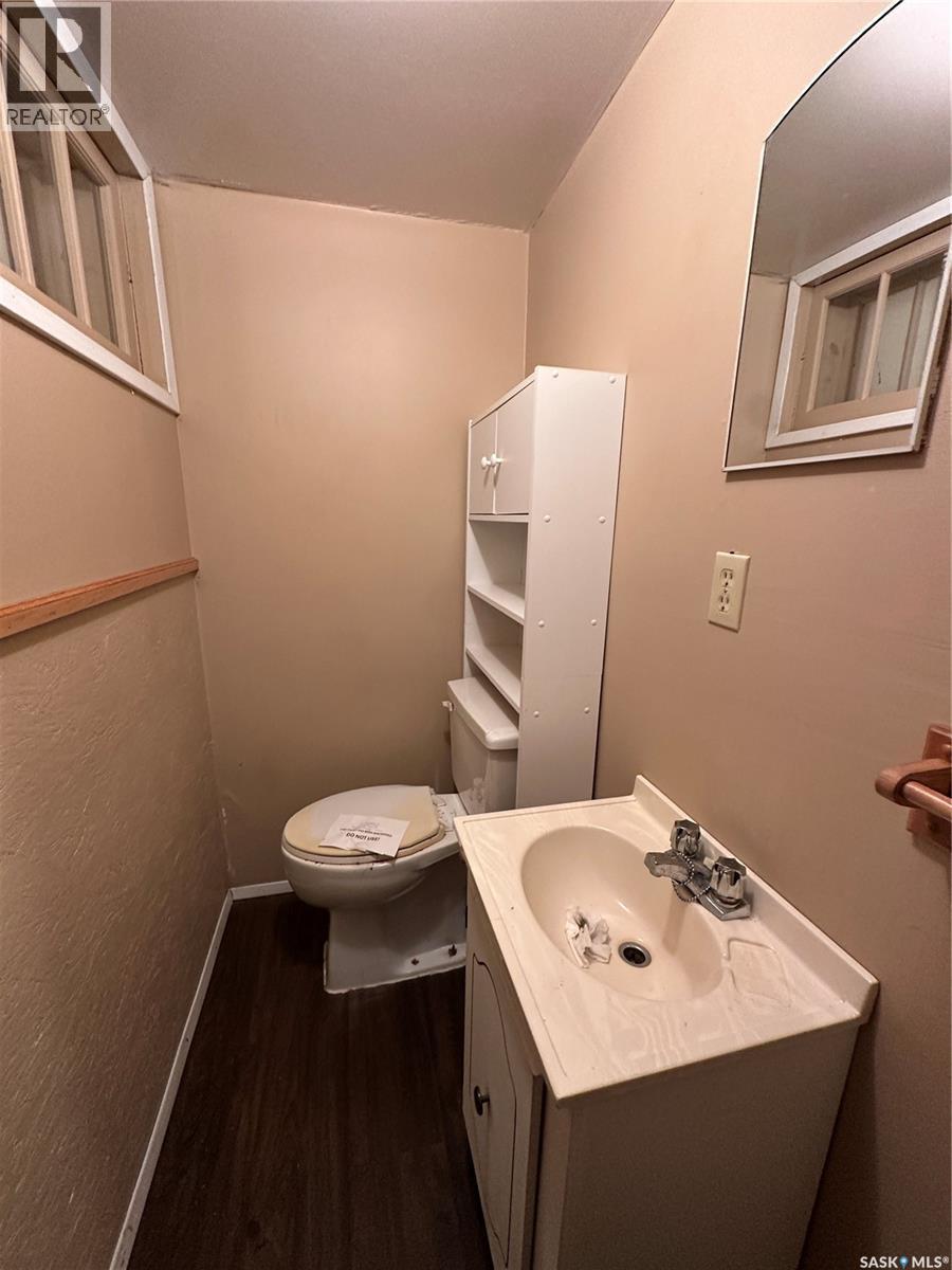 404 Railway Avenue W, Blaine Lake, SK - Indoor Photo Showing Bathroom
