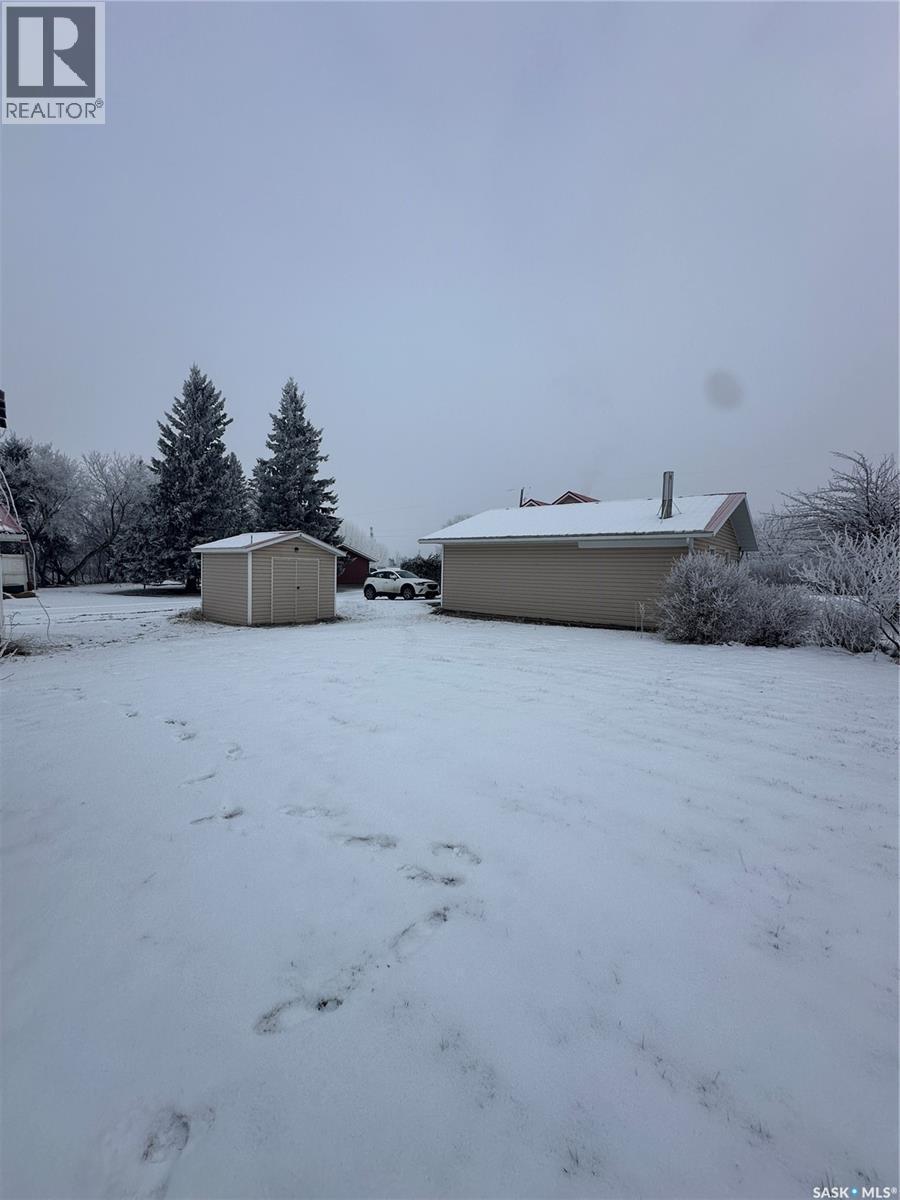 404 Railway Avenue W, Blaine Lake, SK - Outdoor