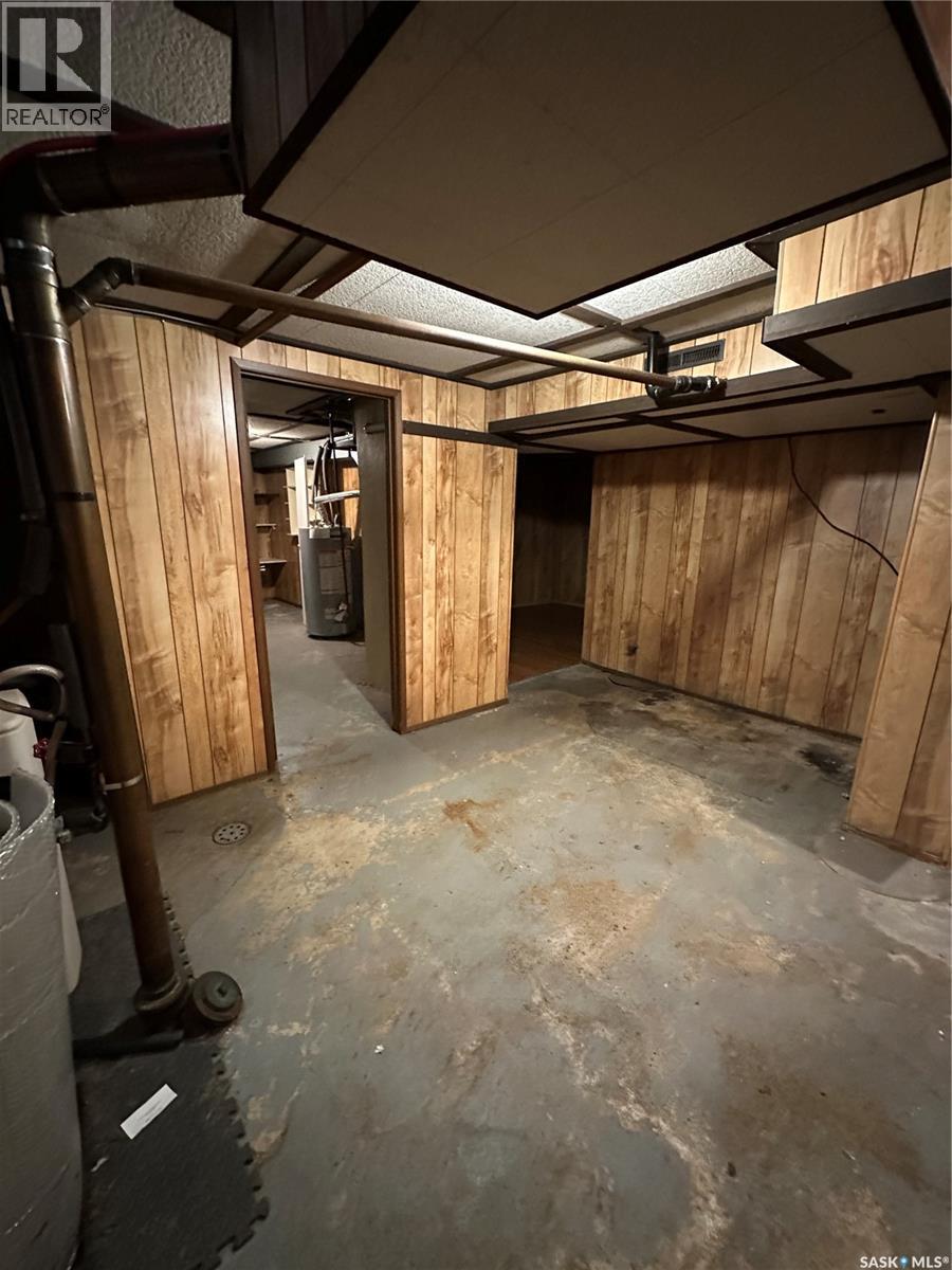 404 Railway Avenue W, Blaine Lake, SK - Indoor