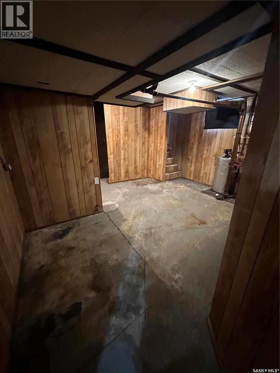 404 Railway Avenue W, Blaine Lake, SK - Indoor