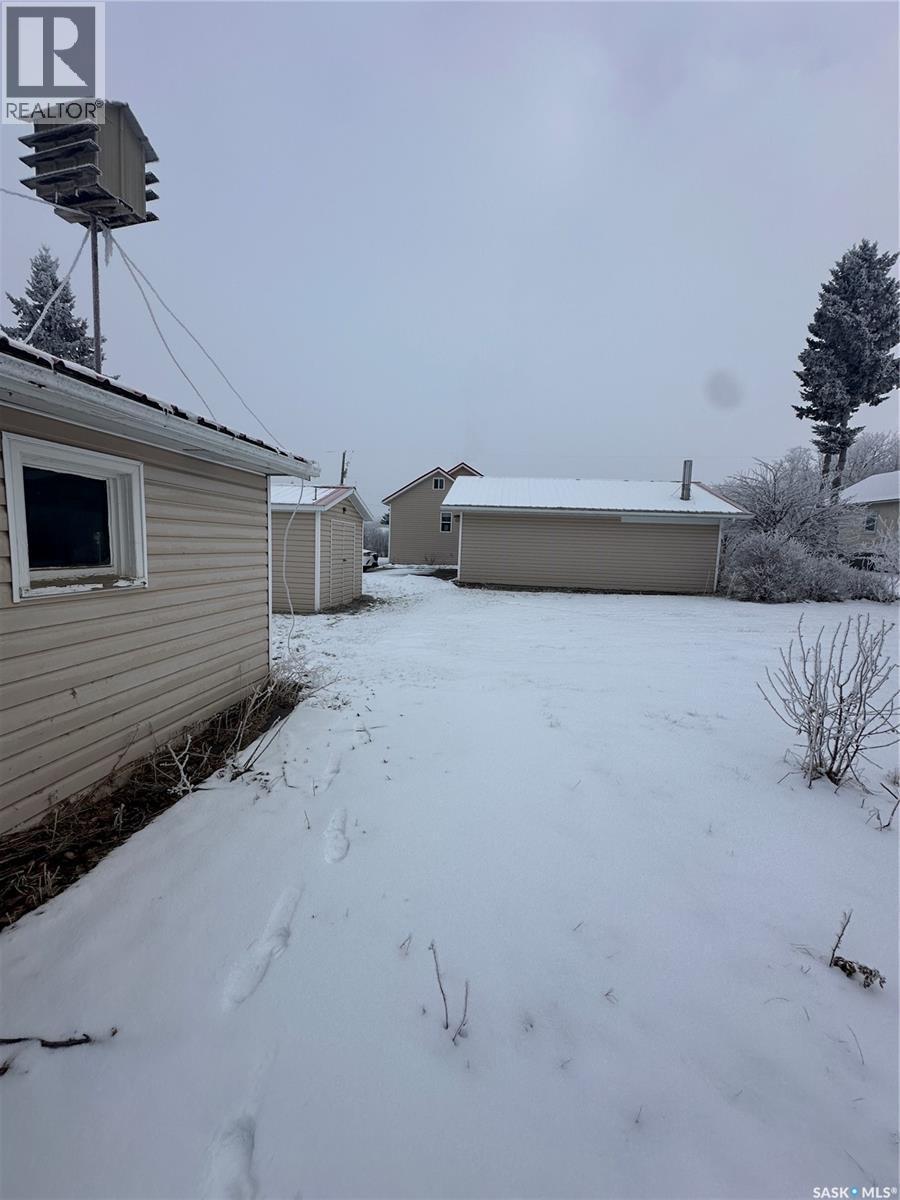 404 Railway Avenue W, Blaine Lake, SK - Outdoor