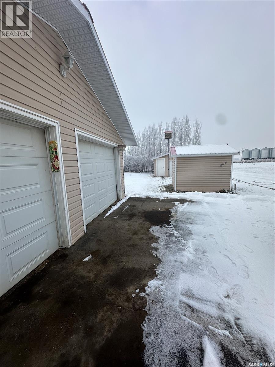 404 Railway Avenue W, Blaine Lake, SK - Outdoor With Exterior