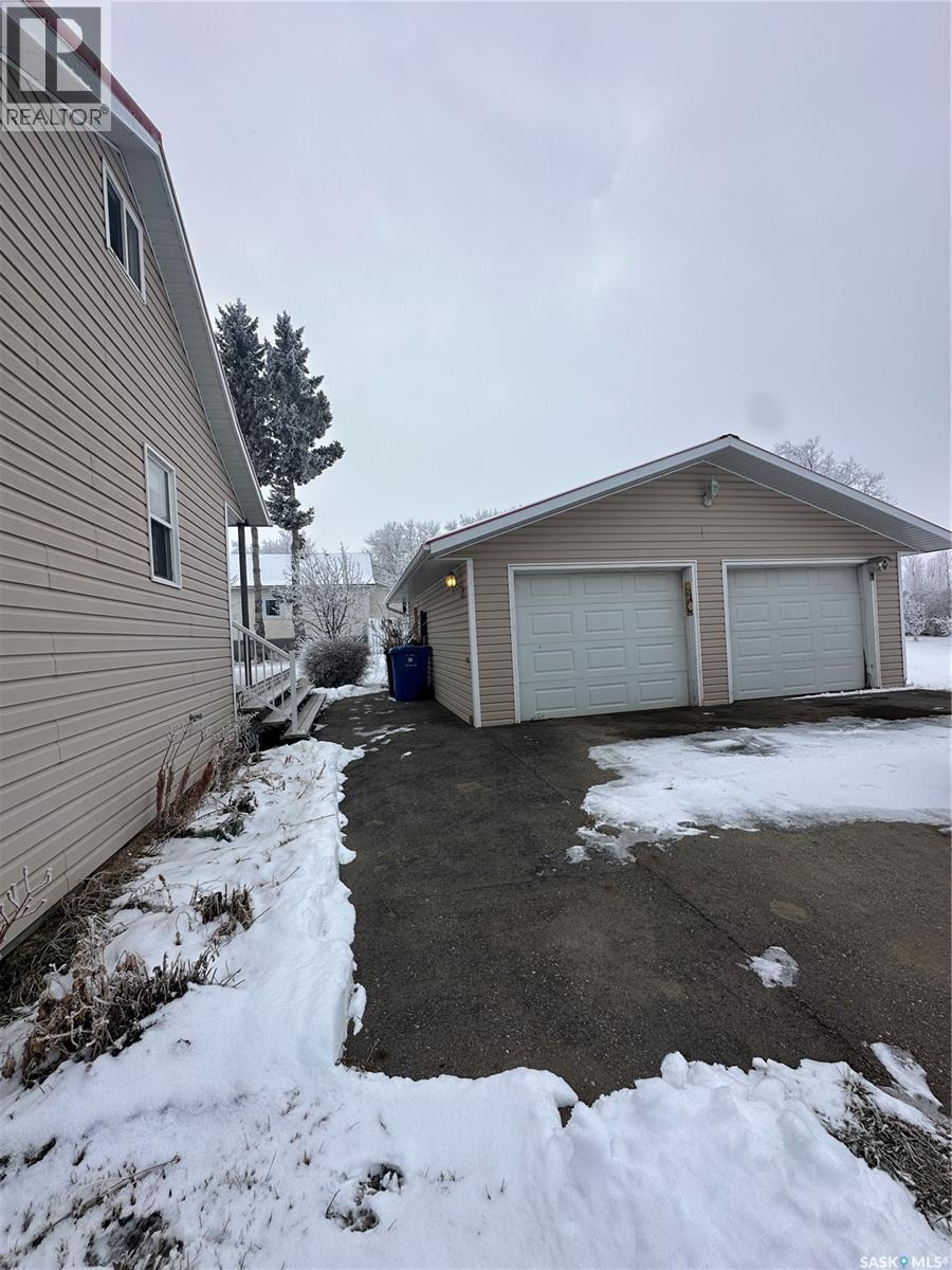 404 Railway Avenue W, Blaine Lake, SK - Outdoor With Exterior