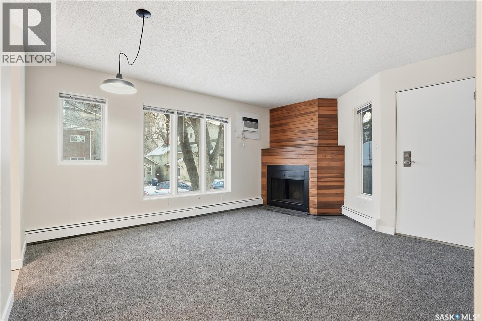 201 423 4Th Avenue N, Saskatoon, SK - Indoor With Fireplace