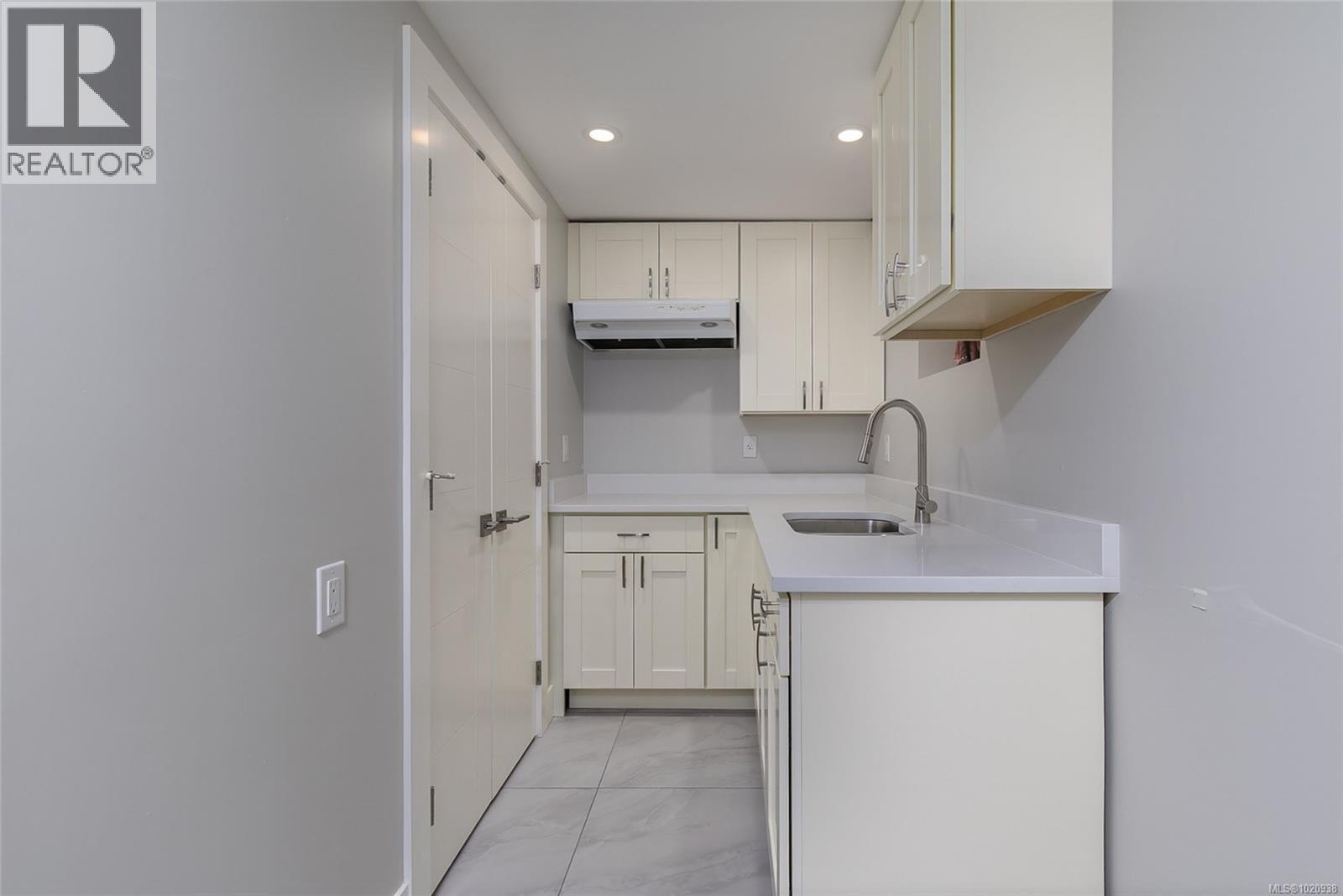 3500 Hammond Bay Rd, Nanaimo, BC - Indoor