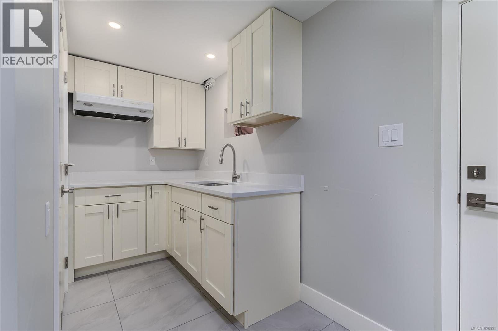 3500 Hammond Bay Rd, Nanaimo, BC - Indoor