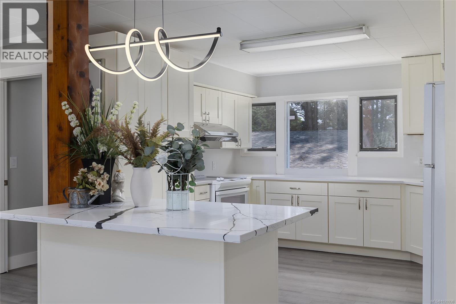 3500 Hammond Bay Rd, Nanaimo, BC - Indoor Photo Showing Kitchen