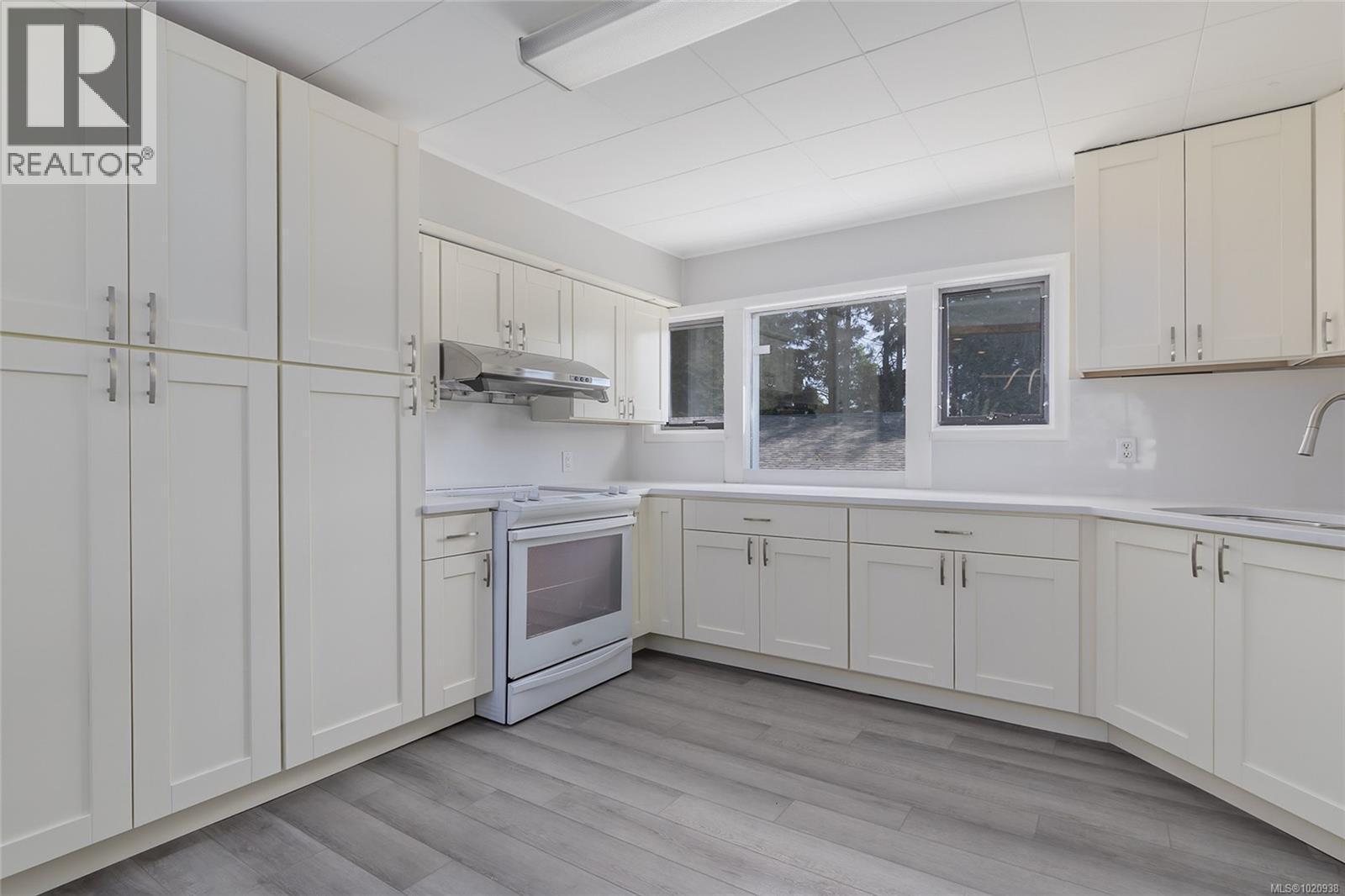 3500 Hammond Bay Rd, Nanaimo, BC - Indoor Photo Showing Kitchen