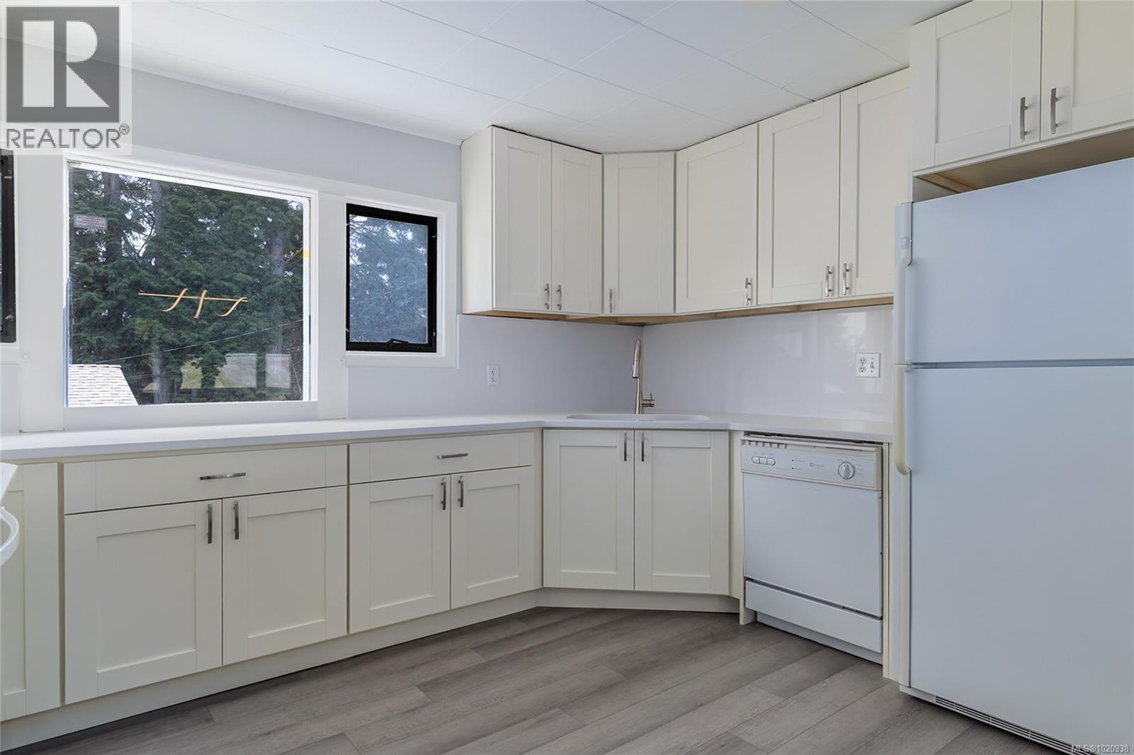 3500 Hammond Bay Rd, Nanaimo, BC - Indoor Photo Showing Kitchen