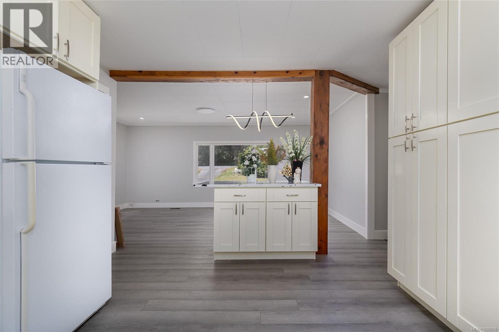 3500 Hammond Bay Rd, Nanaimo, BC - Indoor Photo Showing Kitchen