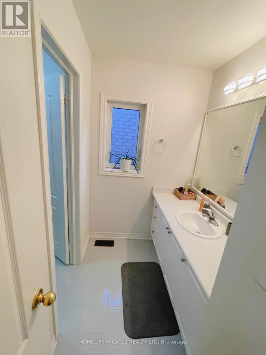 277 Remembrance Road, Brampton, ON - Indoor Photo Showing Bathroom