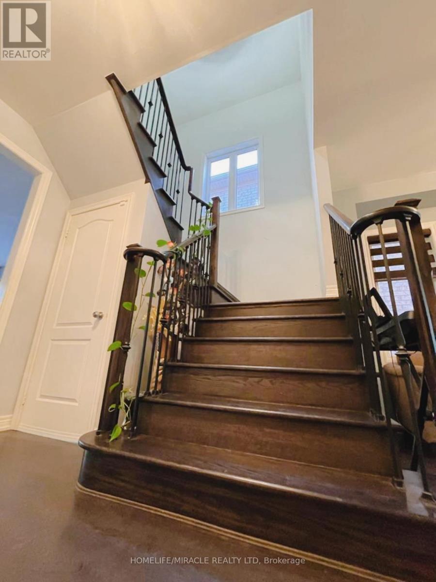 277 Remembrance Road, Brampton, ON - Indoor Photo Showing Other Room