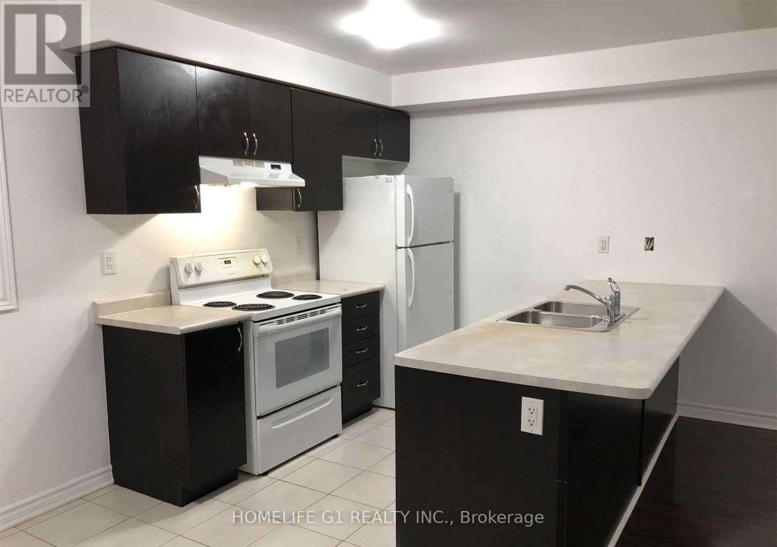 91 - 200 Veterans Drive, Brampton, ON - Indoor Photo Showing Kitchen With Double Sink