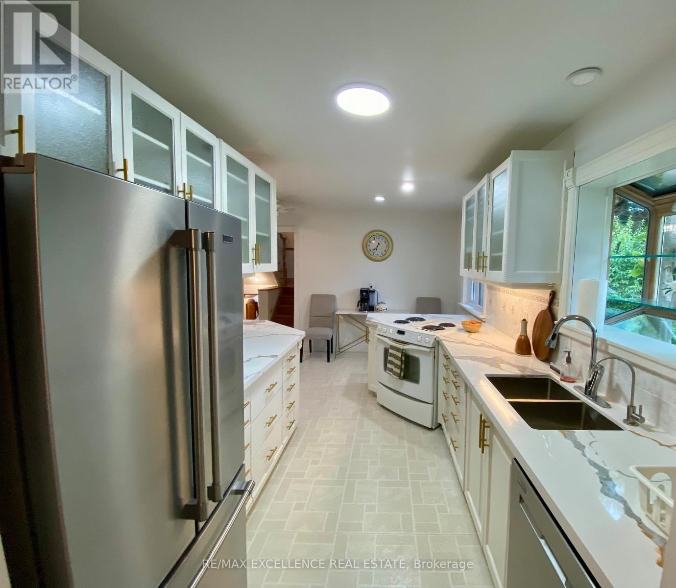 485 Gowland Crescent, Milton, ON - Indoor Photo Showing Kitchen With Double Sink