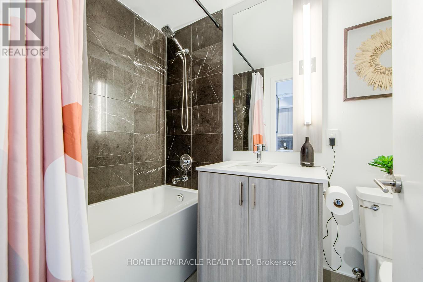 703 - 180 Veterans Drive, Brampton, ON - Indoor Photo Showing Bathroom