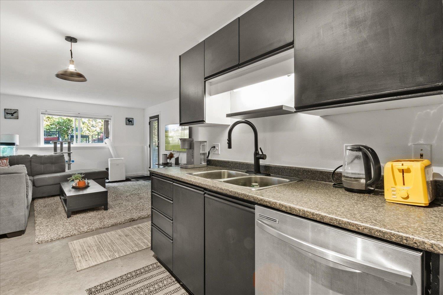 111 7694 Evans Road|Sardis West Vedder, Chilliwack, BC - Indoor Photo Showing Kitchen With Double Sink