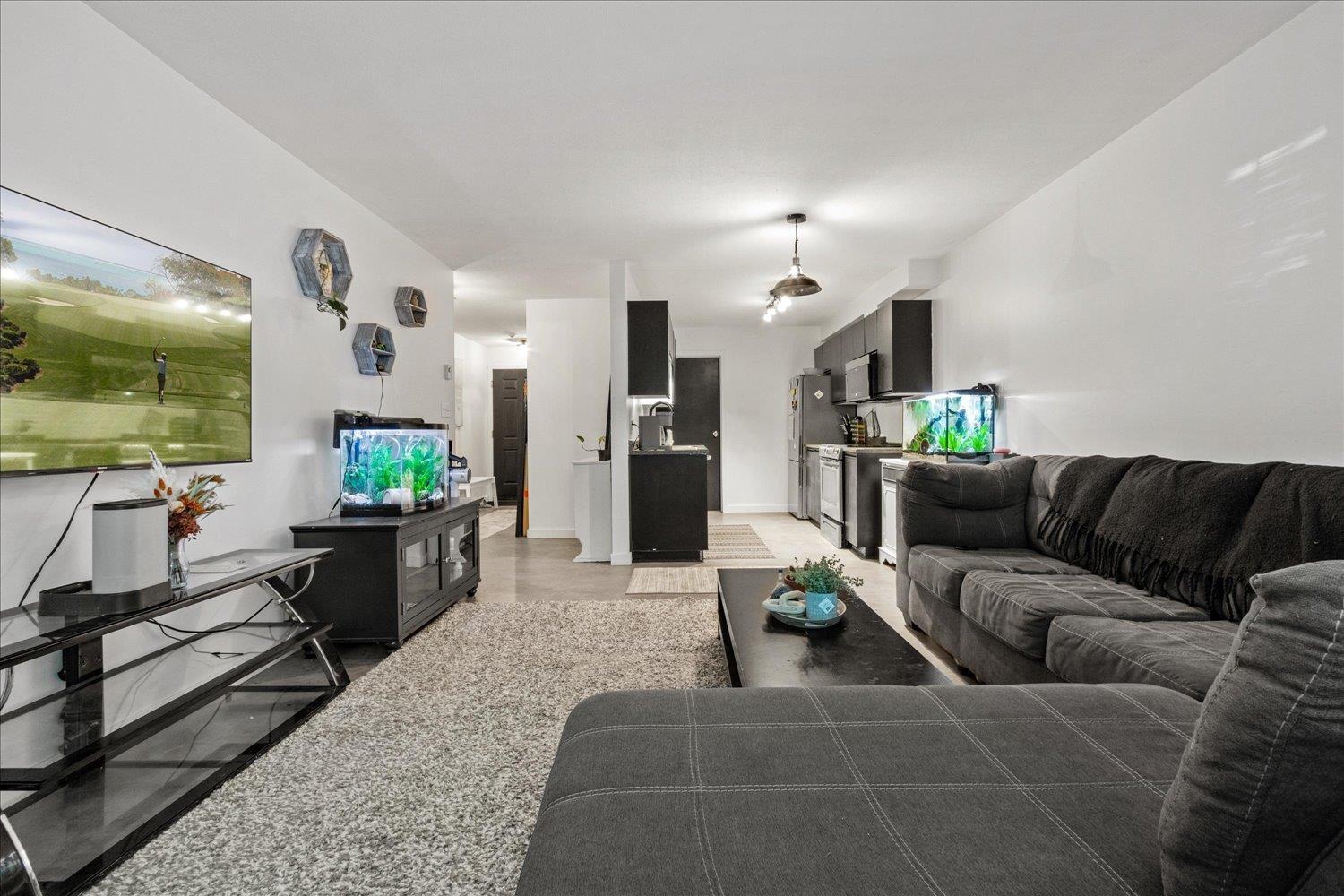 111 7694 Evans Road|Sardis West Vedder, Chilliwack, BC - Indoor Photo Showing Living Room