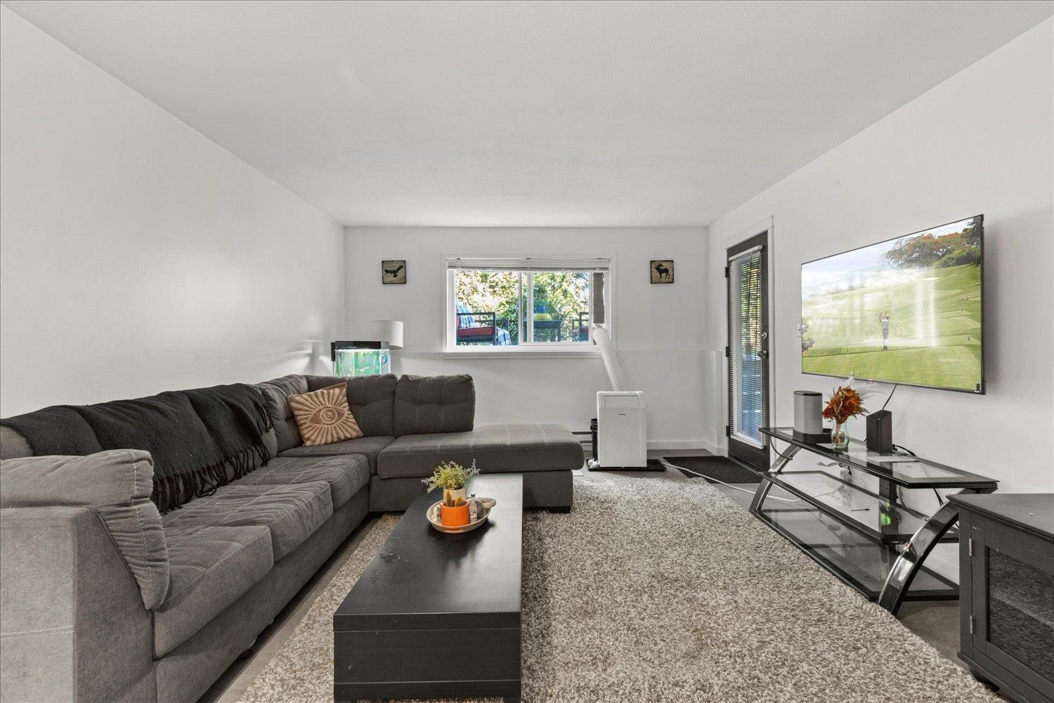 111 7694 Evans Road|Sardis West Vedder, Chilliwack, BC - Indoor Photo Showing Living Room
