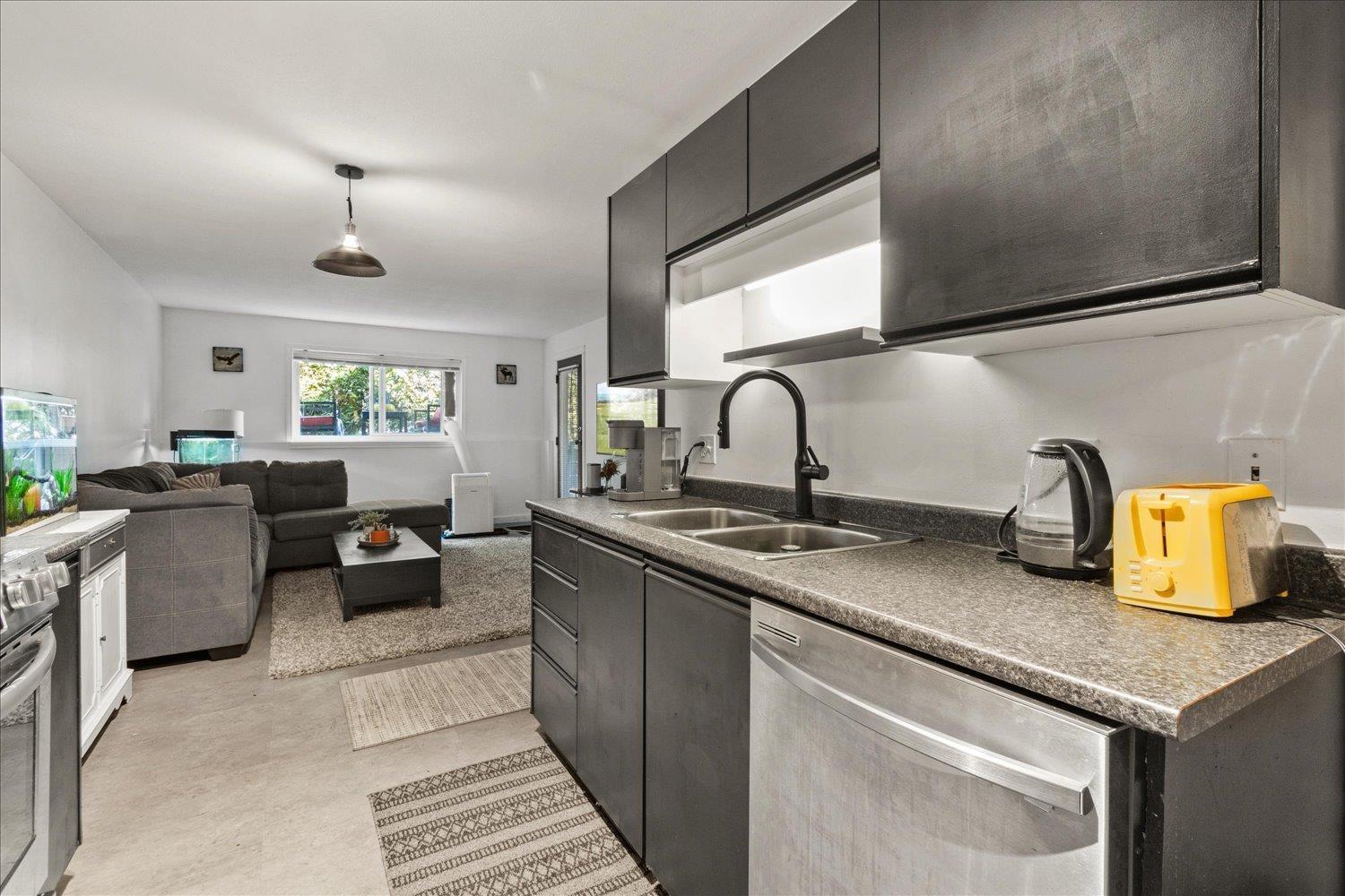 111 7694 Evans Road|Sardis West Vedder, Chilliwack, BC - Indoor Photo Showing Kitchen With Double Sink