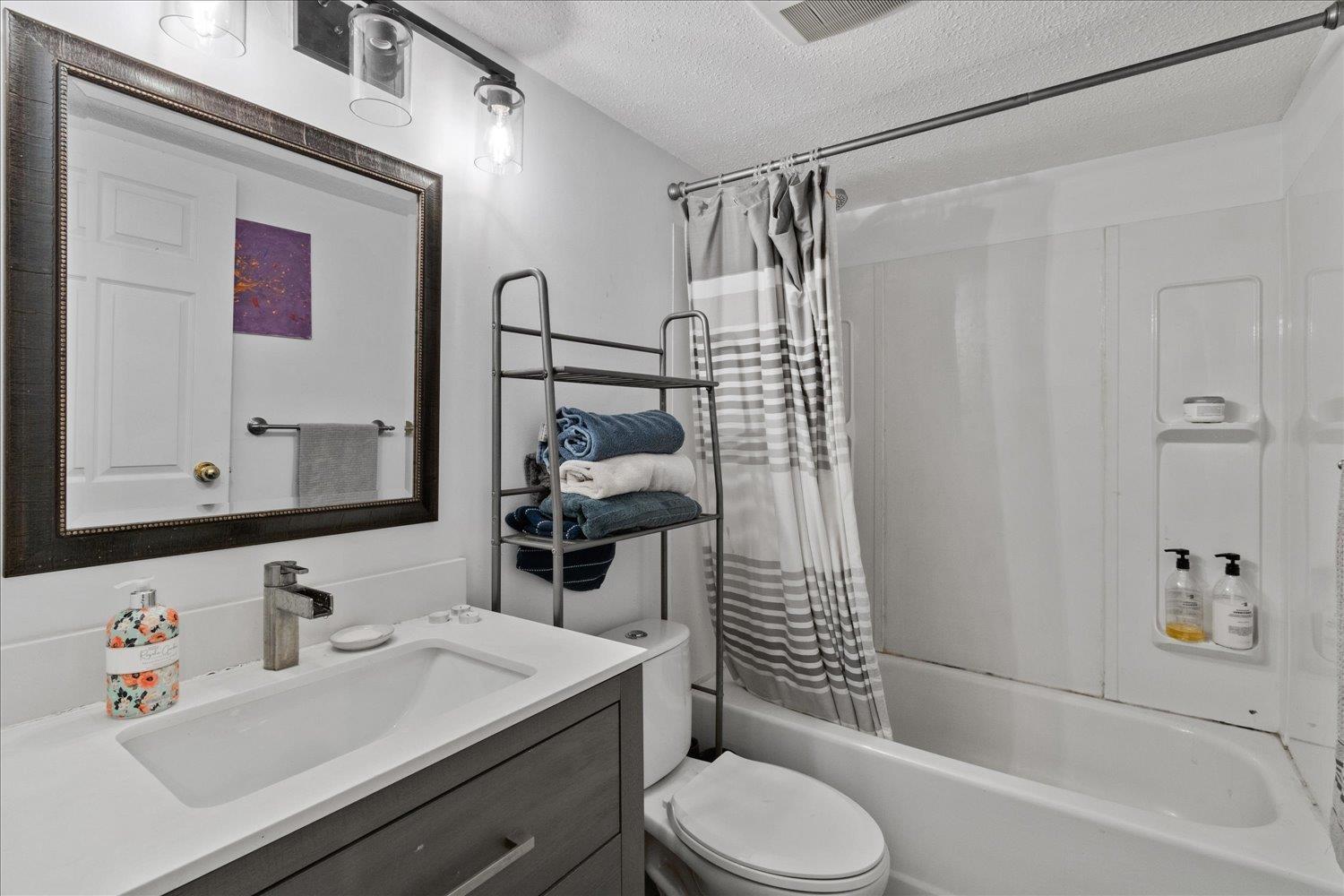 111 7694 Evans Road|Sardis West Vedder, Chilliwack, BC - Indoor Photo Showing Bathroom