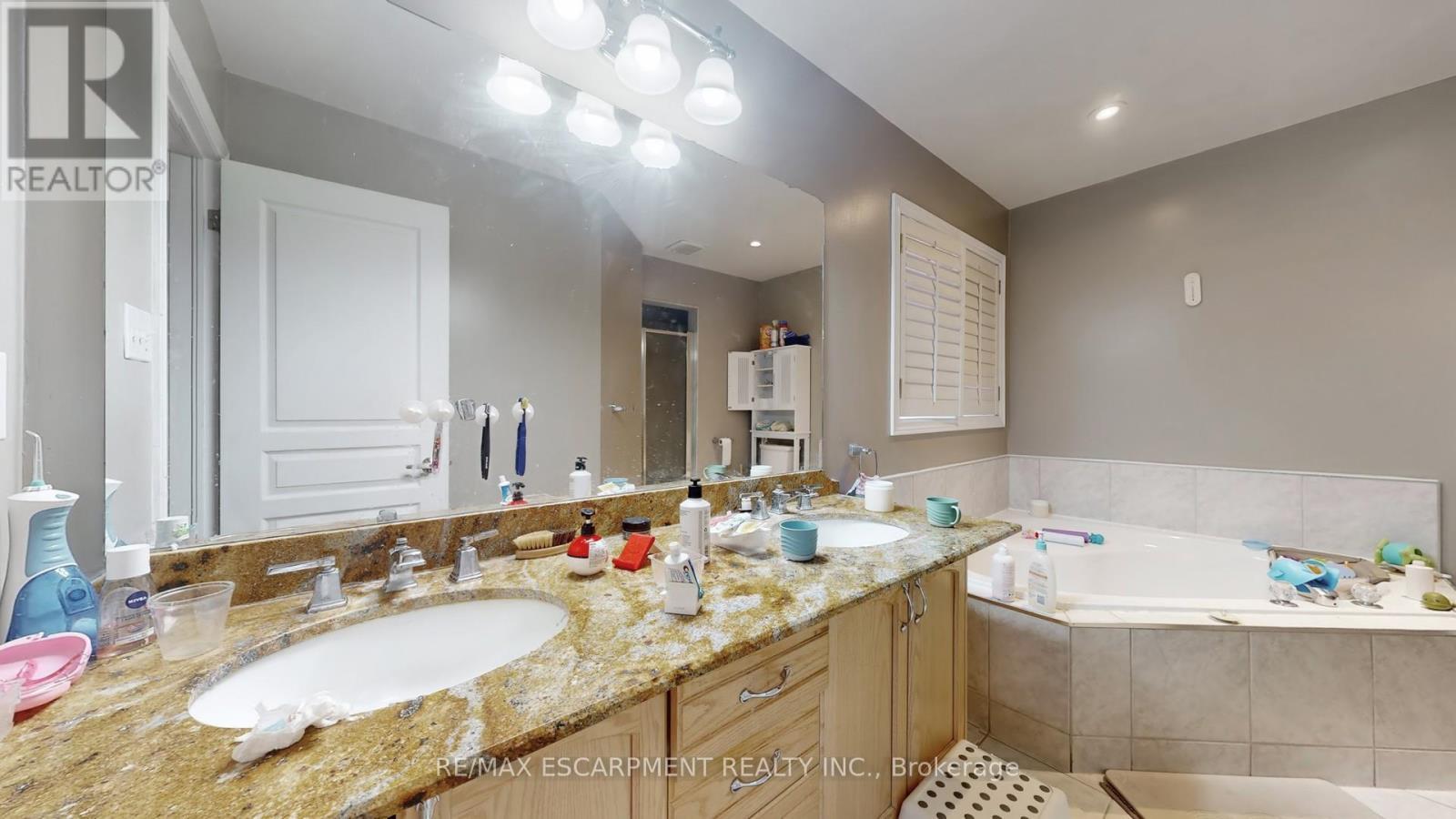 Upper - 219 Kitty Murray Lane, Hamilton, ON - Indoor Photo Showing Bathroom