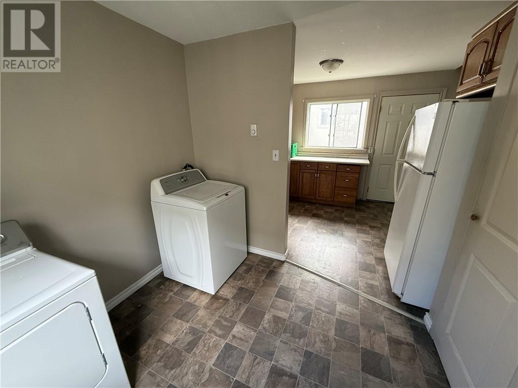 389 Lloyd Street Unit# 1, Sudbury, ON - Indoor Photo Showing Laundry Room