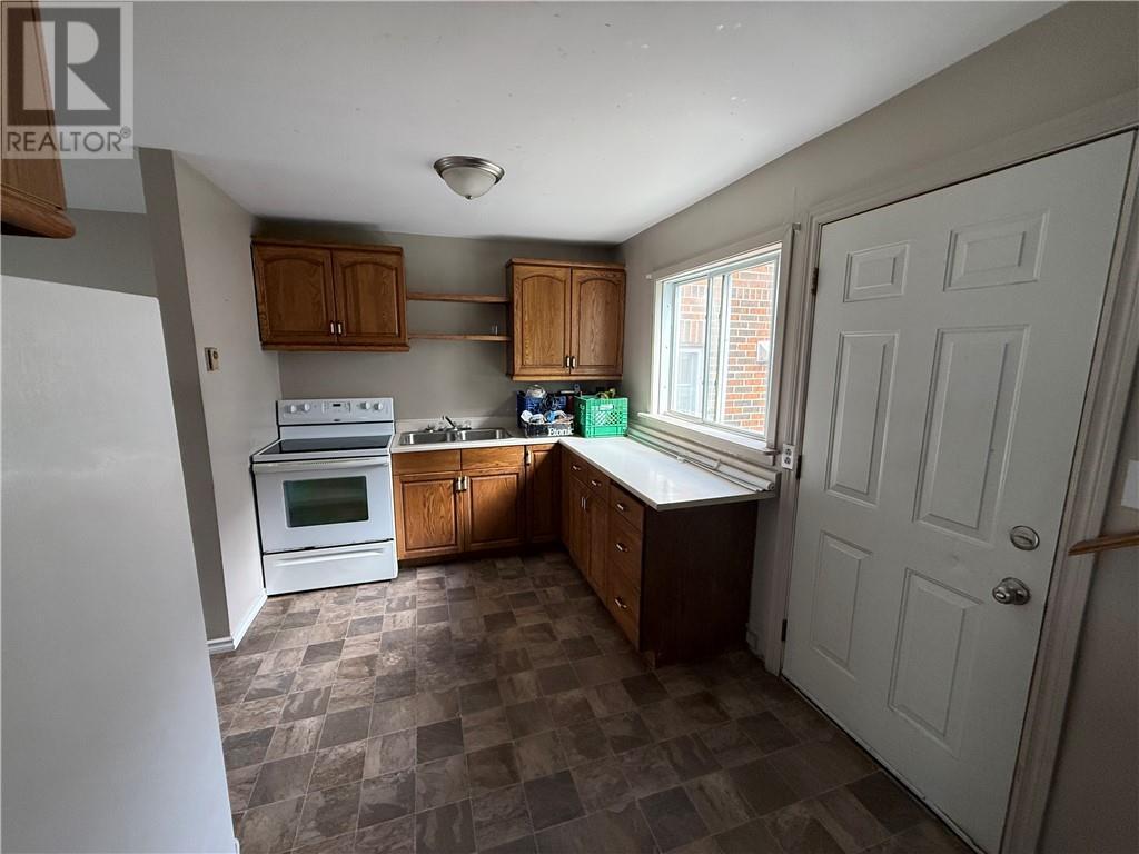 389 Lloyd Street Unit# 1, Sudbury, ON - Indoor Photo Showing Kitchen