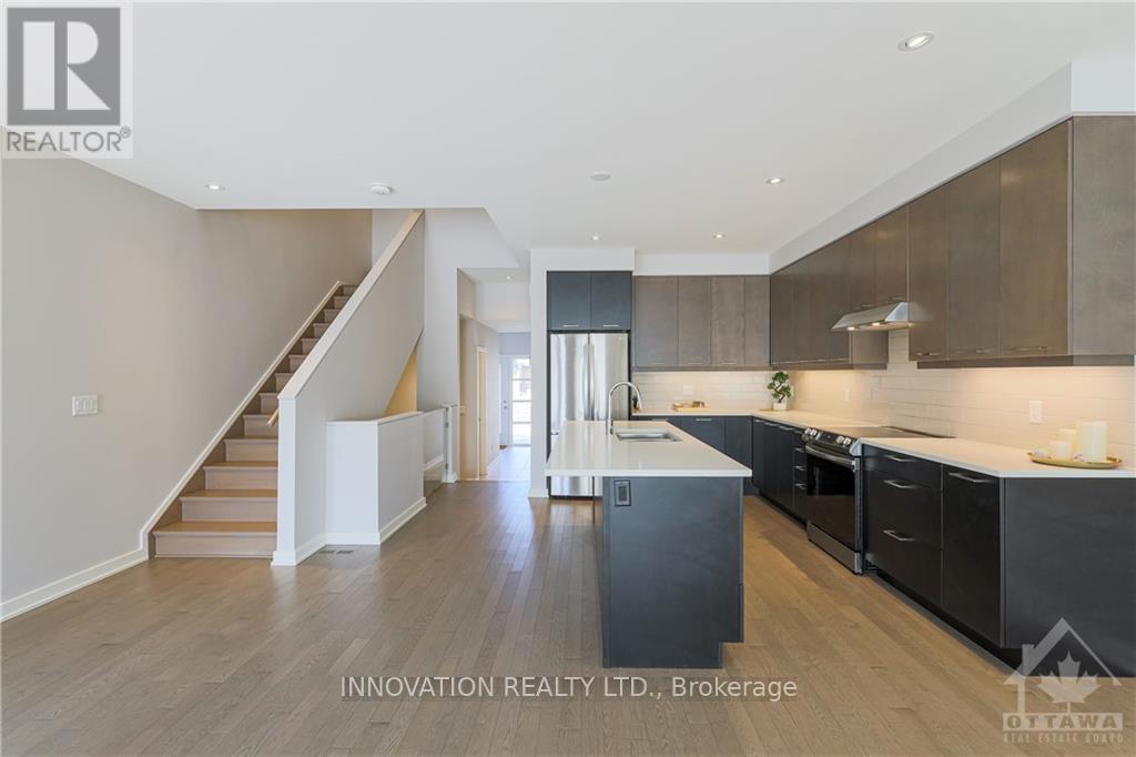 902 Chipping Circle, Ottawa, ON - Indoor Photo Showing Kitchen With Upgraded Kitchen