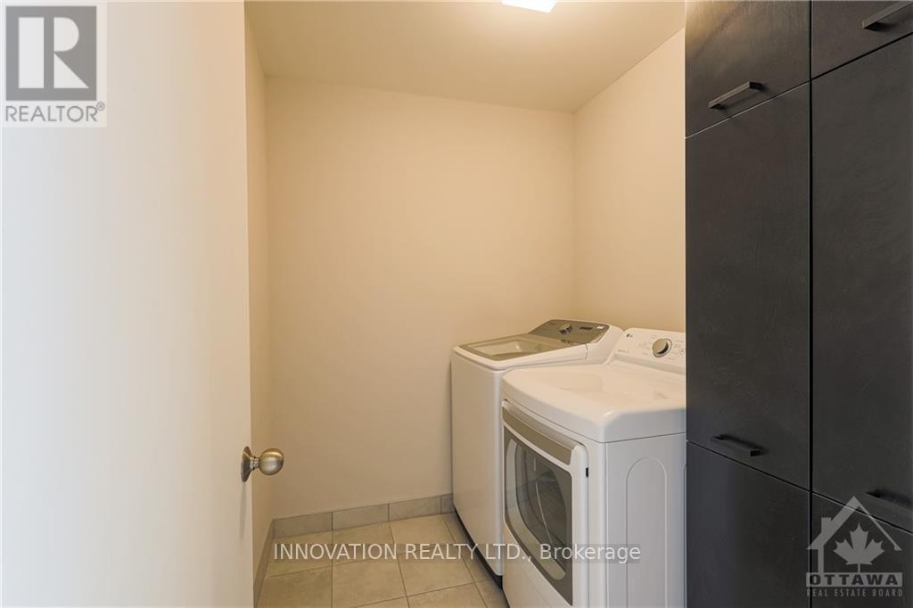 902 Chipping Circle, Ottawa, ON - Indoor Photo Showing Laundry Room