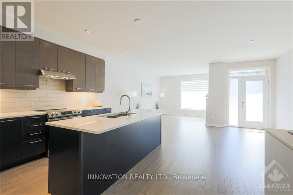 902 Chipping Circle, Ottawa, ON - Indoor Photo Showing Kitchen With Double Sink With Upgraded Kitchen