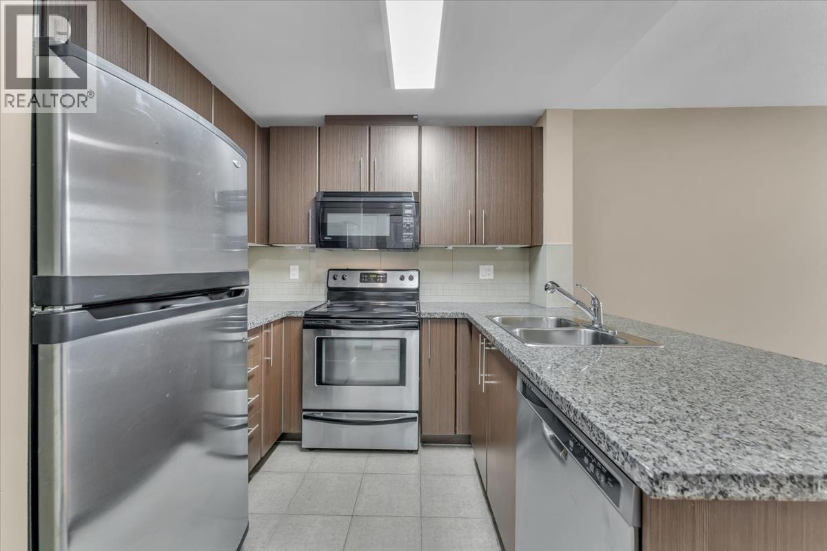 2007 892 Carnarvon Street, New Westminster, BC - Indoor Photo Showing Kitchen With Stainless Steel Kitchen With Double Sink