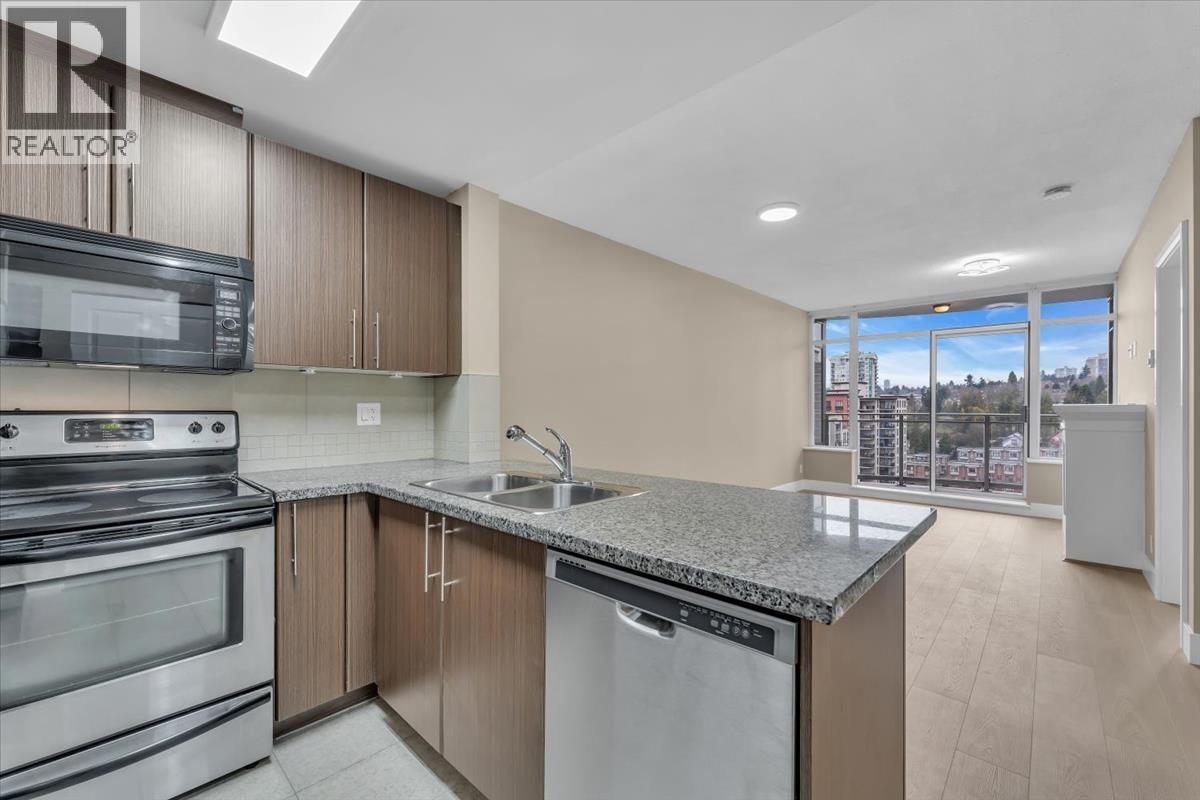 2007 892 Carnarvon Street, New Westminster, BC - Indoor Photo Showing Kitchen With Stainless Steel Kitchen With Double Sink