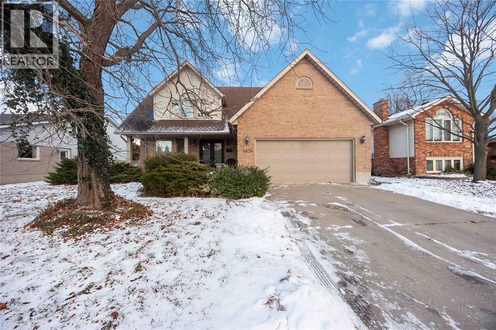 1634 Murphy Road, Sarnia, ON - Outdoor With Facade