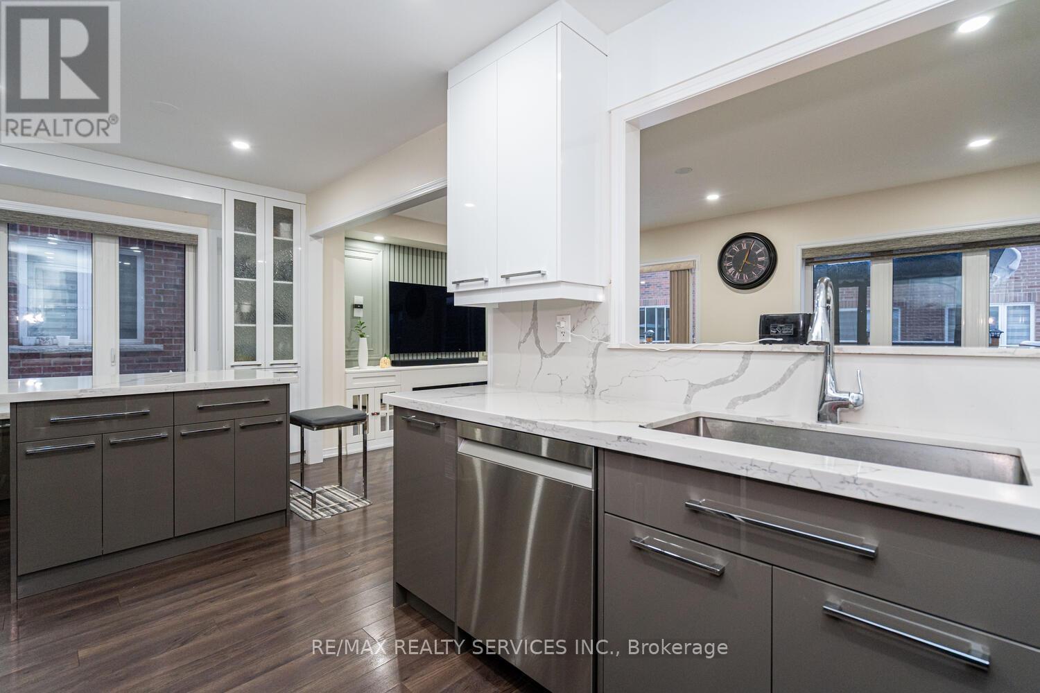 11 Hoover Road, Brampton, ON - Indoor Photo Showing Kitchen