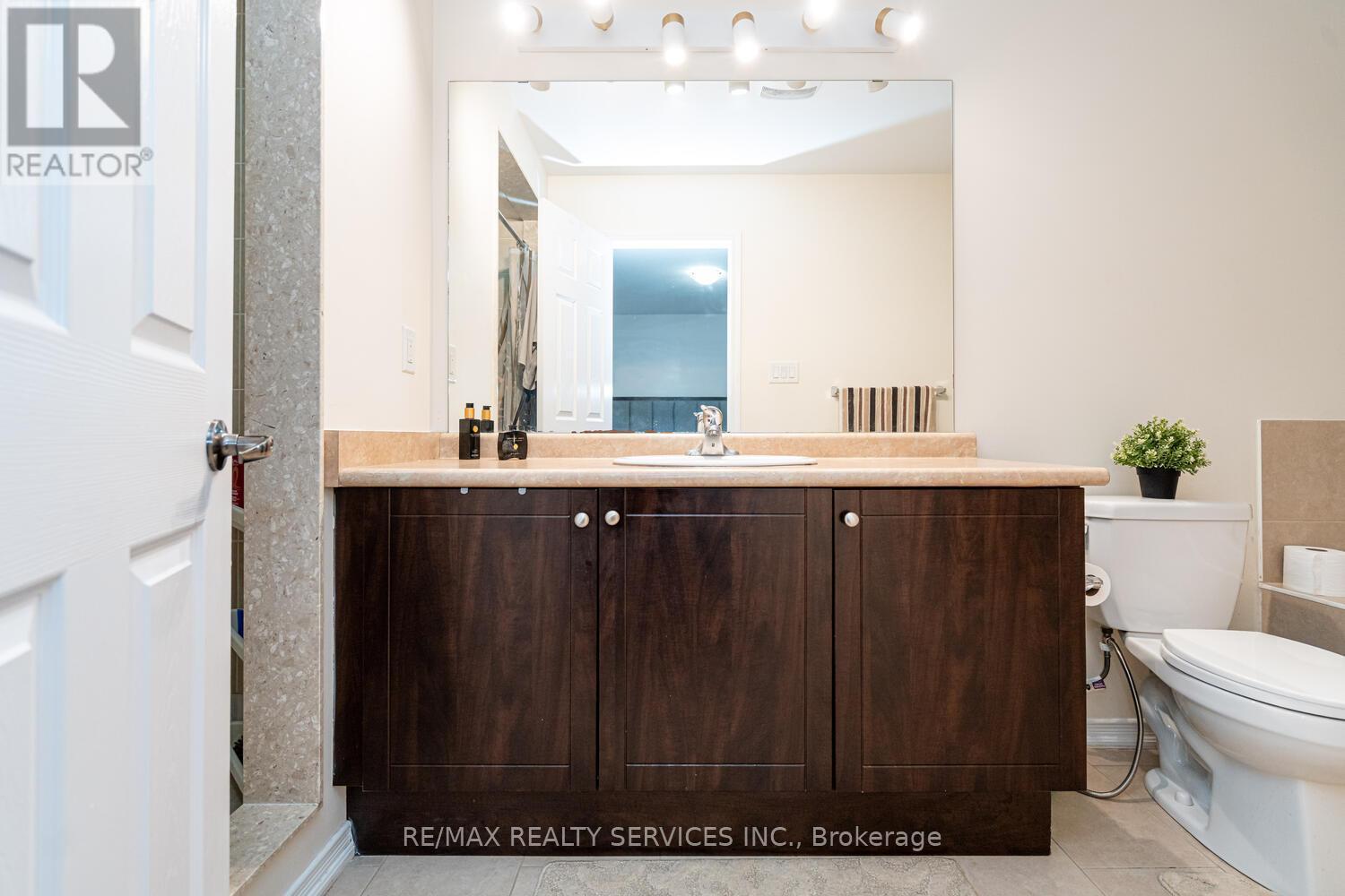 11 Hoover Road, Brampton, ON - Indoor Photo Showing Bathroom