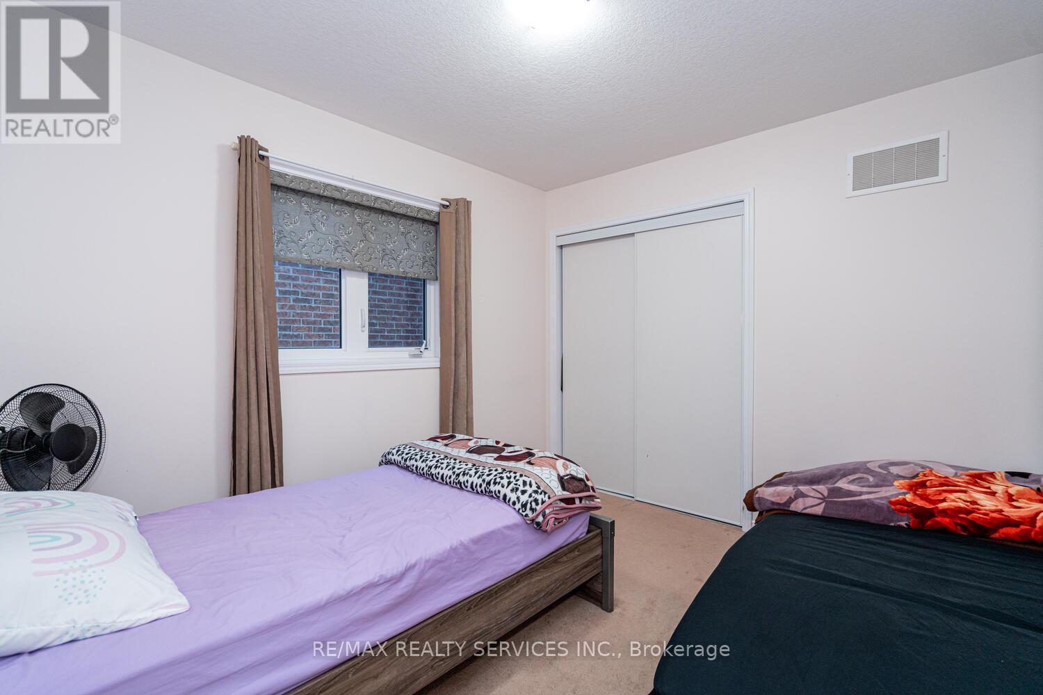 11 Hoover Road, Brampton, ON - Indoor Photo Showing Bedroom