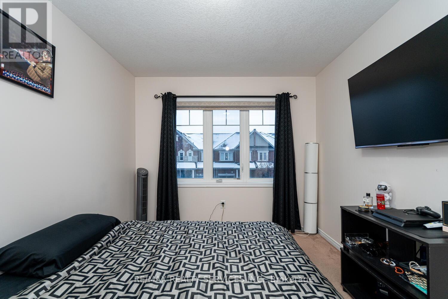 11 Hoover Road, Brampton, ON - Indoor Photo Showing Bedroom