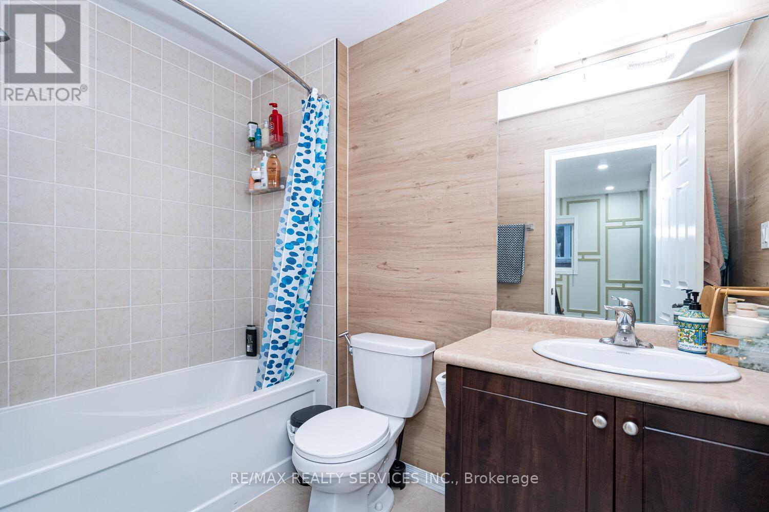 11 Hoover Road, Brampton, ON - Indoor Photo Showing Bathroom