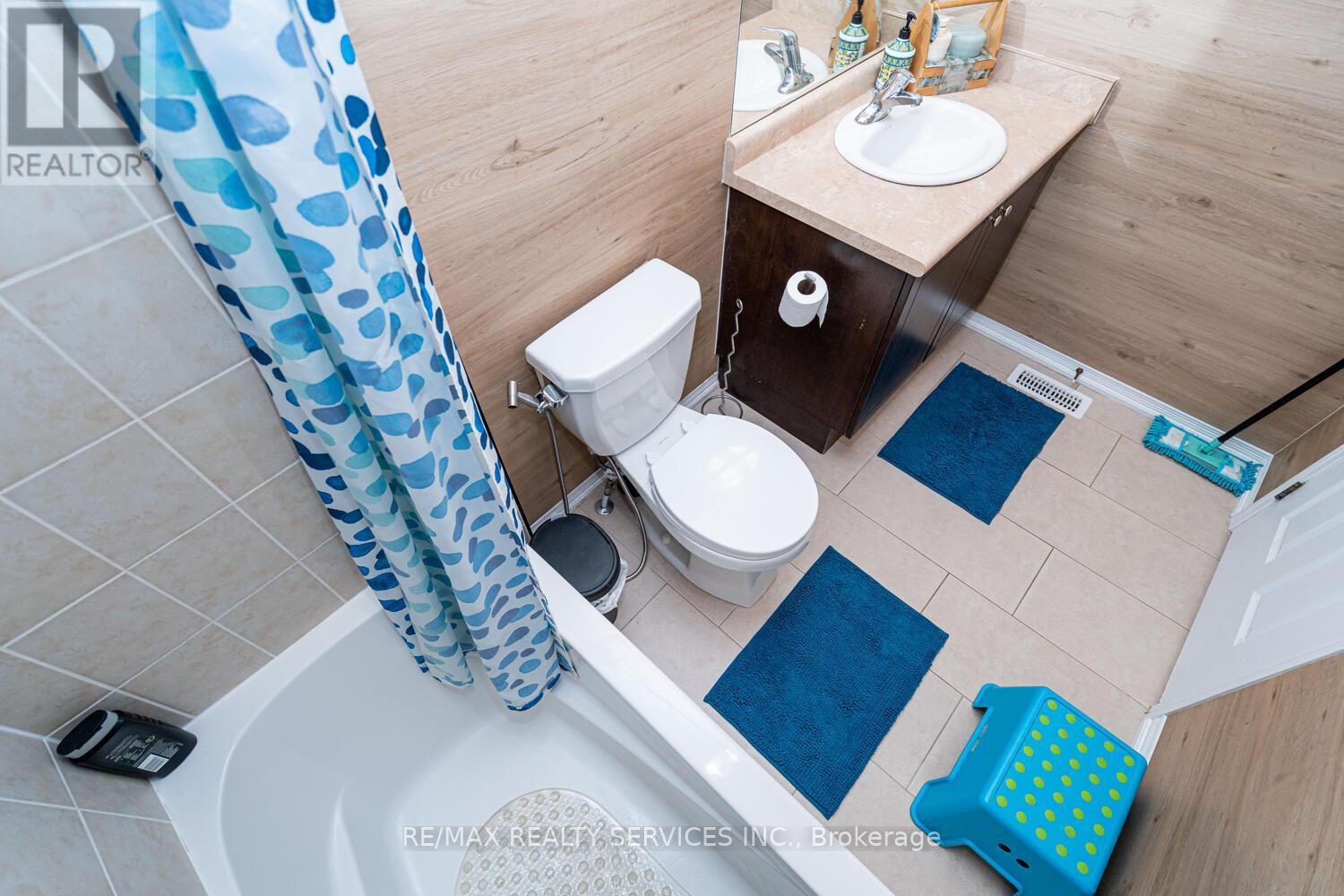 11 Hoover Road, Brampton, ON - Indoor Photo Showing Bathroom
