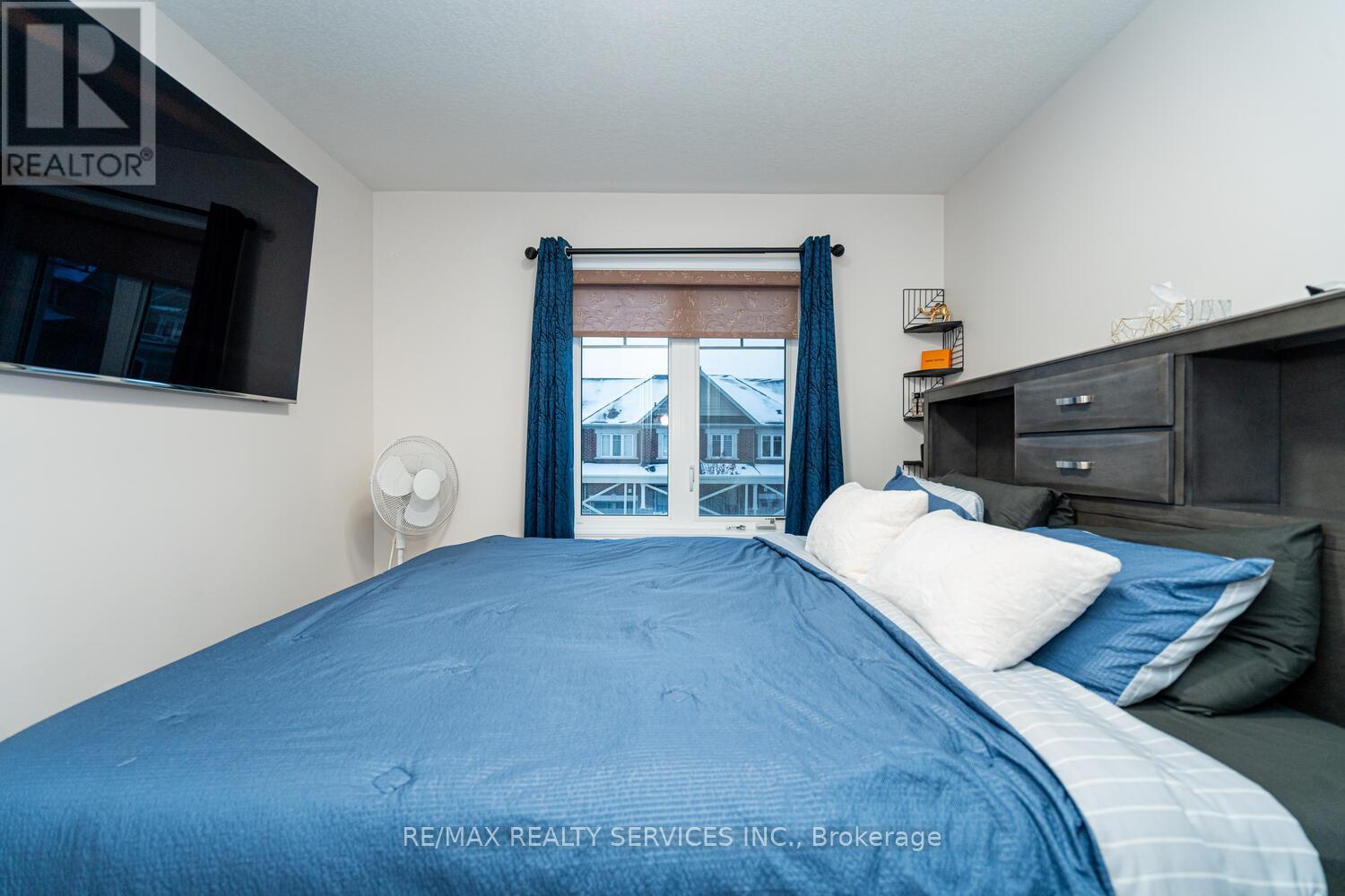 11 Hoover Road, Brampton, ON - Indoor Photo Showing Bedroom